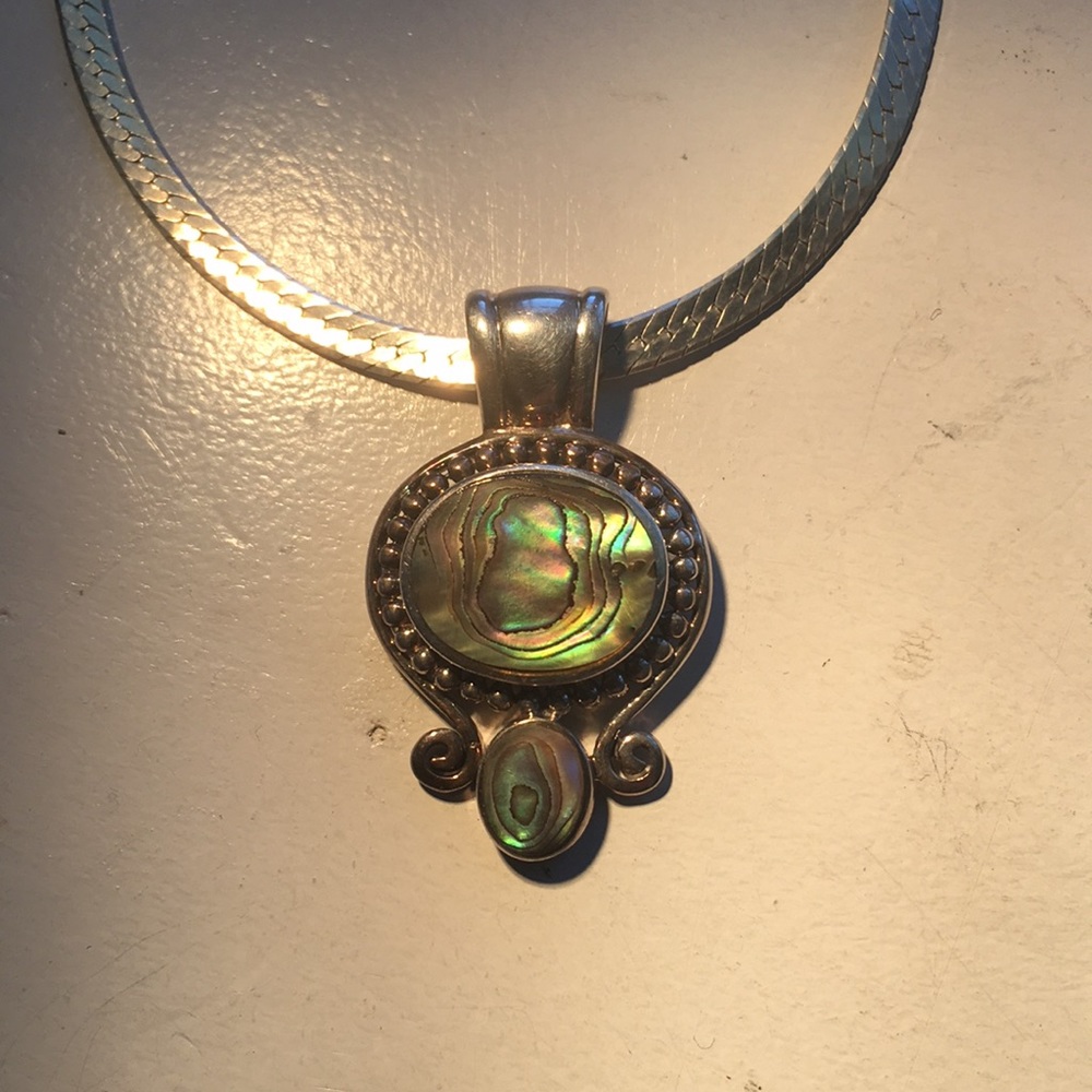 Stunning Sterling / Abalone pendant & SS necklace